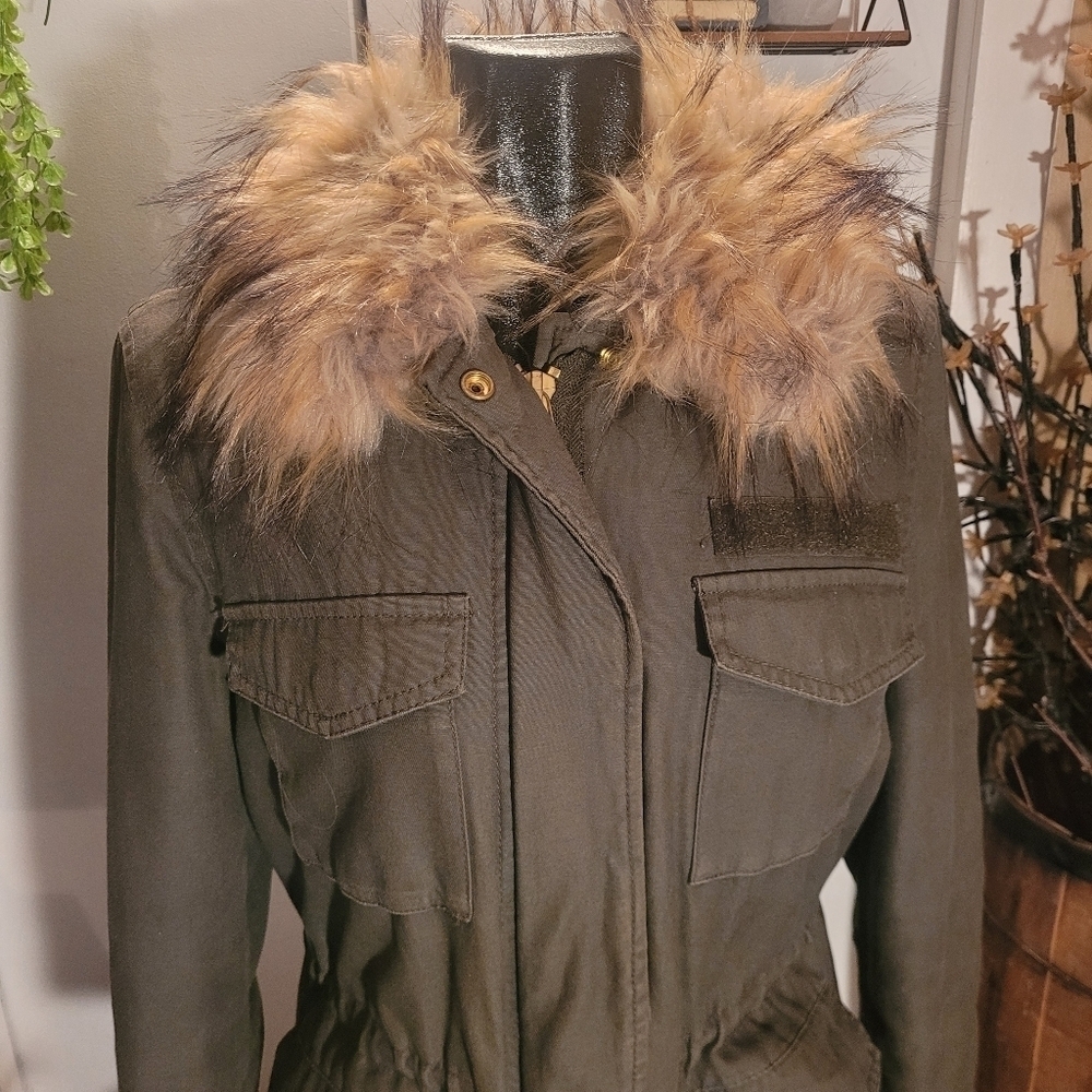 H&M Khaki Faux Fur Collared Winter Coat Size 4